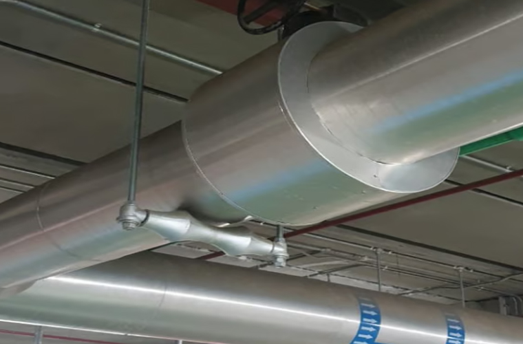 Pipe roller hanger application in overhead HVAC systems